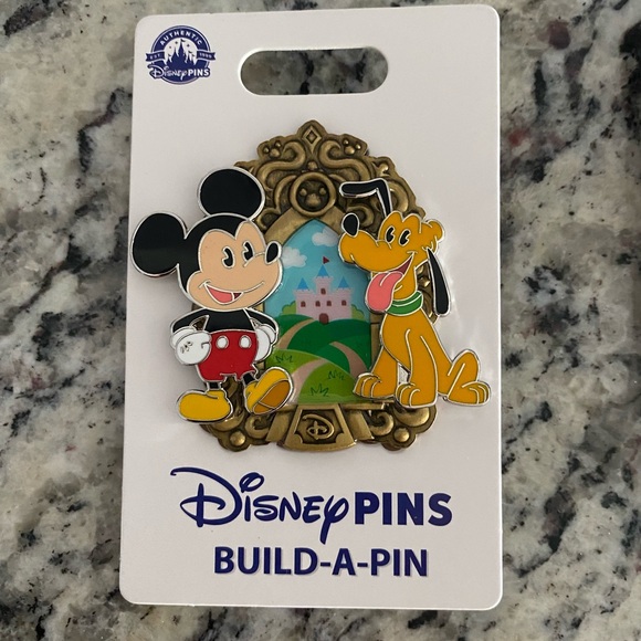 Disney Mickey Mouse Pluto Build a Pin Trading Pin Set with Pin Frame - Picture 1 of 1